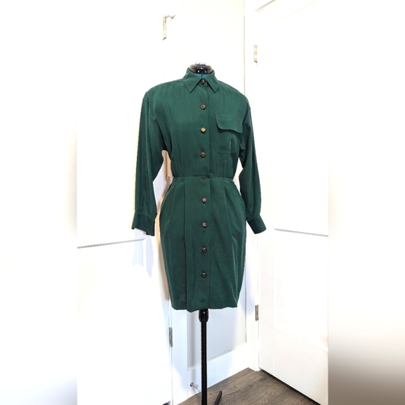 Gillian Dresses & Skirts - Vintage Gillian silk dress sz 6 green button down hourglass shape collar pockets